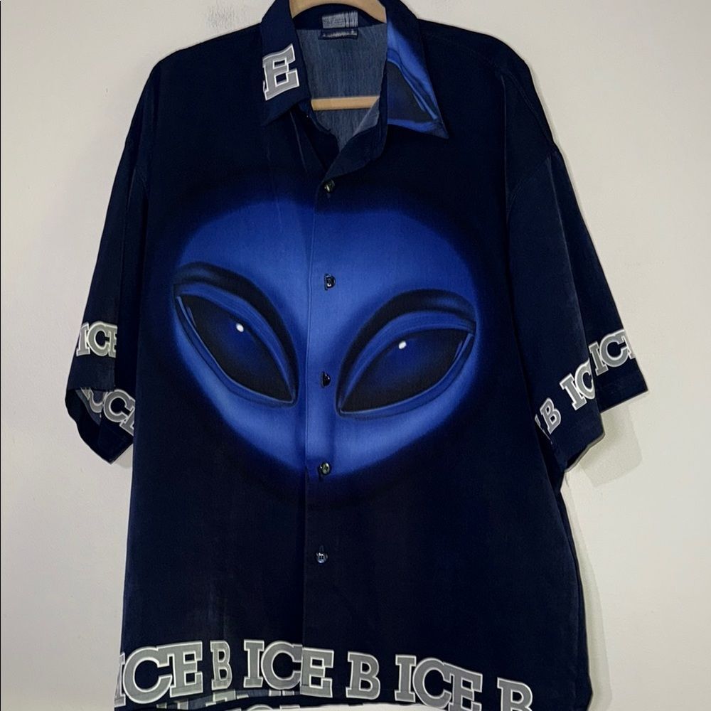 Ice Blue and Black Casual Alien Graphic Shirt